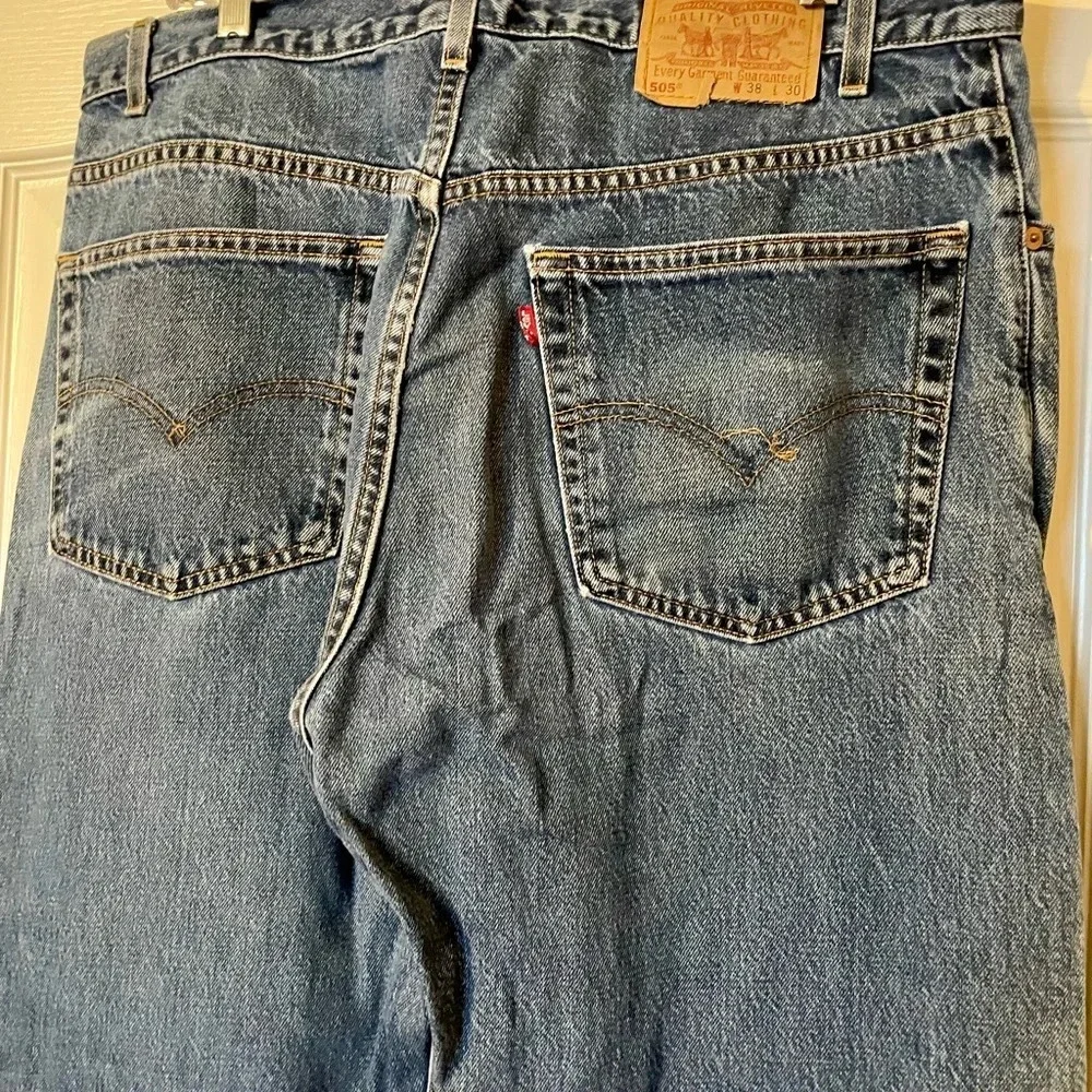 VTG Levis Jeans Mens 38x32 Blue 505 Regular Straight American Made in USA Denim